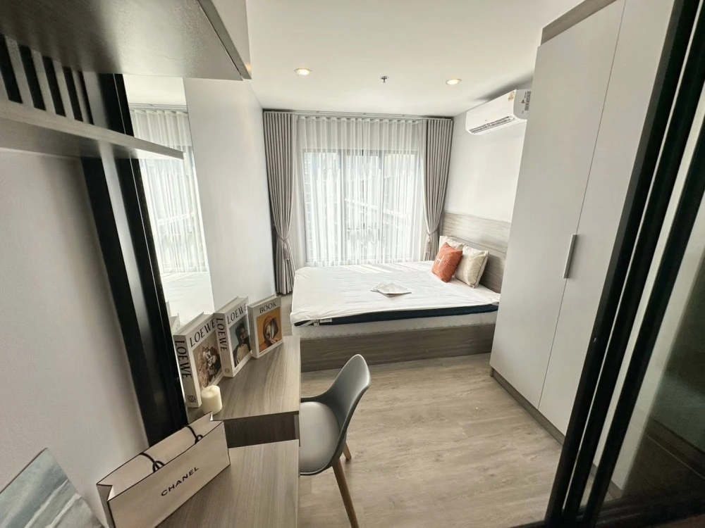 For rent: Regent Home Wuttakat, 14th floor, pool view, fully furnished, very livable. Book now!