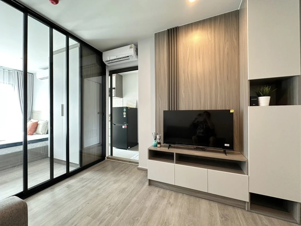For rent: Regent Home Wuttakat, 14th floor, pool view, fully furnished, very livable. Book now!