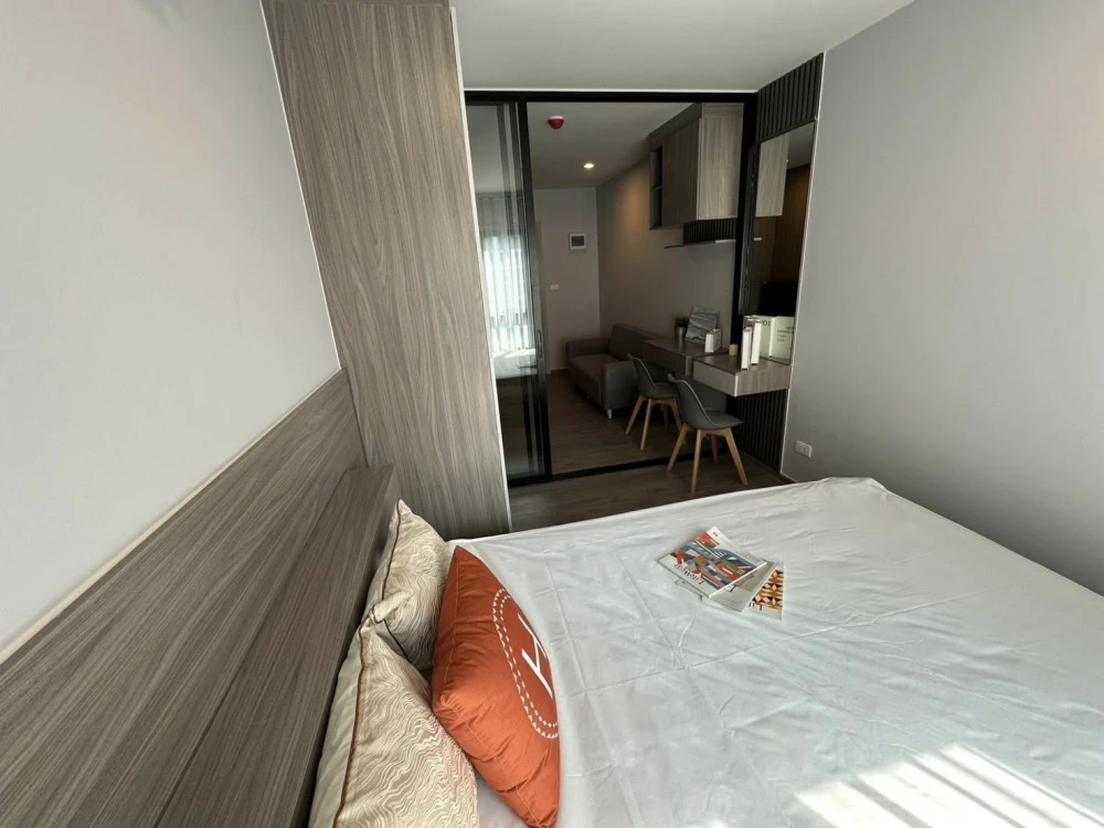 For rent: Regent Home Wuttakat, 14th floor, pool view, fully furnished, very livable. Book now!
