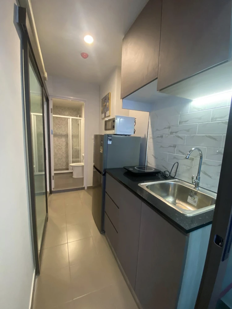 For rent: Regent Home Wuttakat, 16th floor, pool view, fully furnished, very livable. Book now!