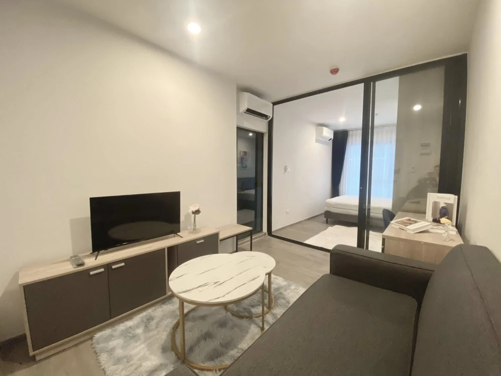For rent: Regent Home Wuttakat, 16th floor, pool view, fully furnished, very livable. Book now!
