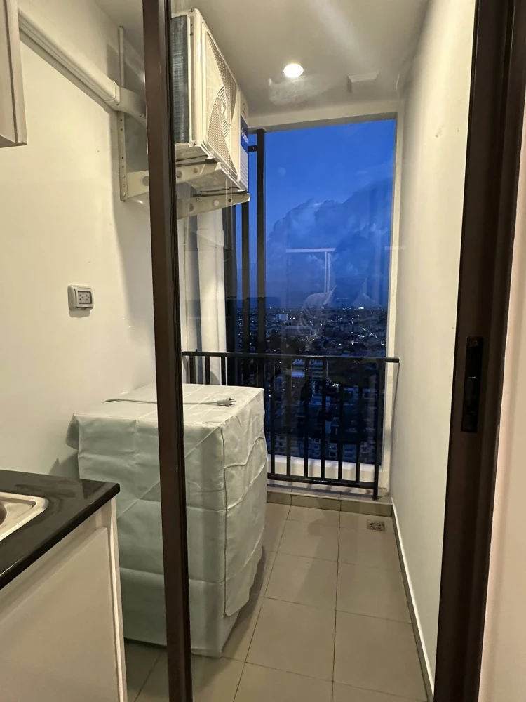 For rent: Regent Home Wuttakat, 25th floor, partitioned room, fully furnished, ready to move in. Interested? Reserve now, urgently.
