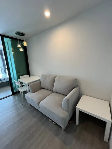 For rent: Regent Home Wuttakat, 28th floor. High floor, great view, fully furnished, very livable. Book now! (Quickly!)