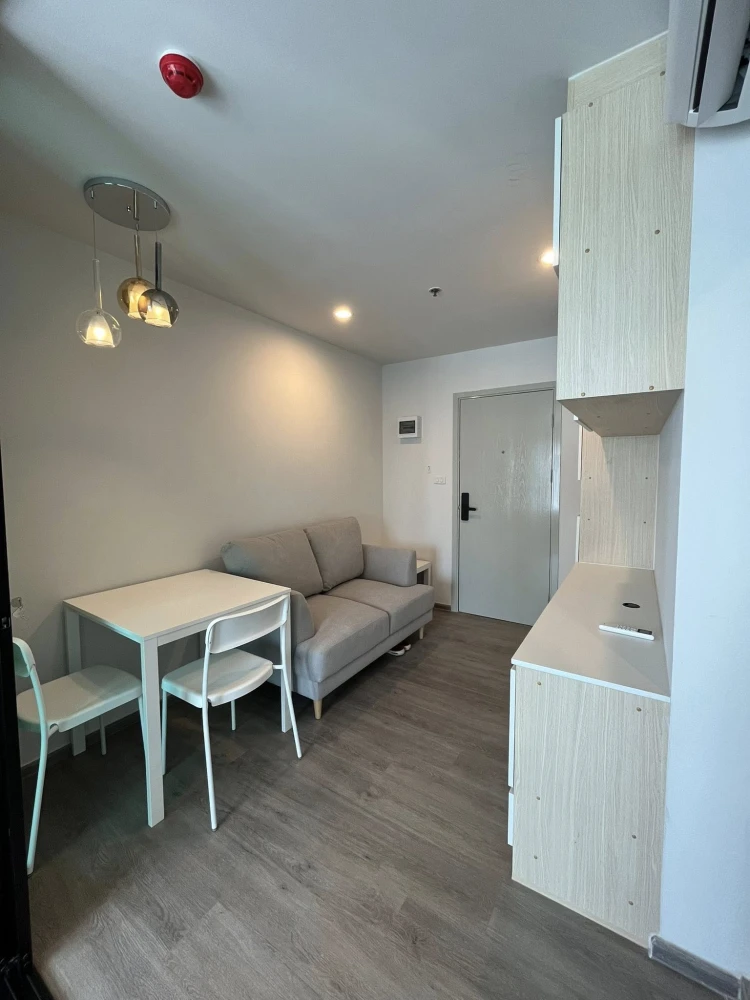 For rent: Regent Home Wuttakat, 28th floor. High floor, great view, fully furnished, very livable. Book now! (Quickly!)