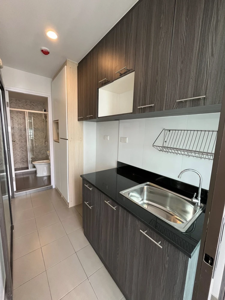 For rent: Regent Home Wuttakat, 28th floor. High floor, great view, fully furnished, very livable. Book now! (Quickly!)