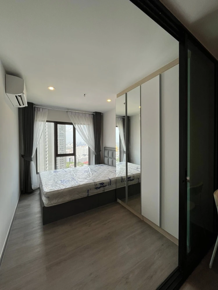 For rent: Regent Home Wuttakat, 28th floor. High floor, great view, fully furnished, very livable. Book now! (Quickly!)