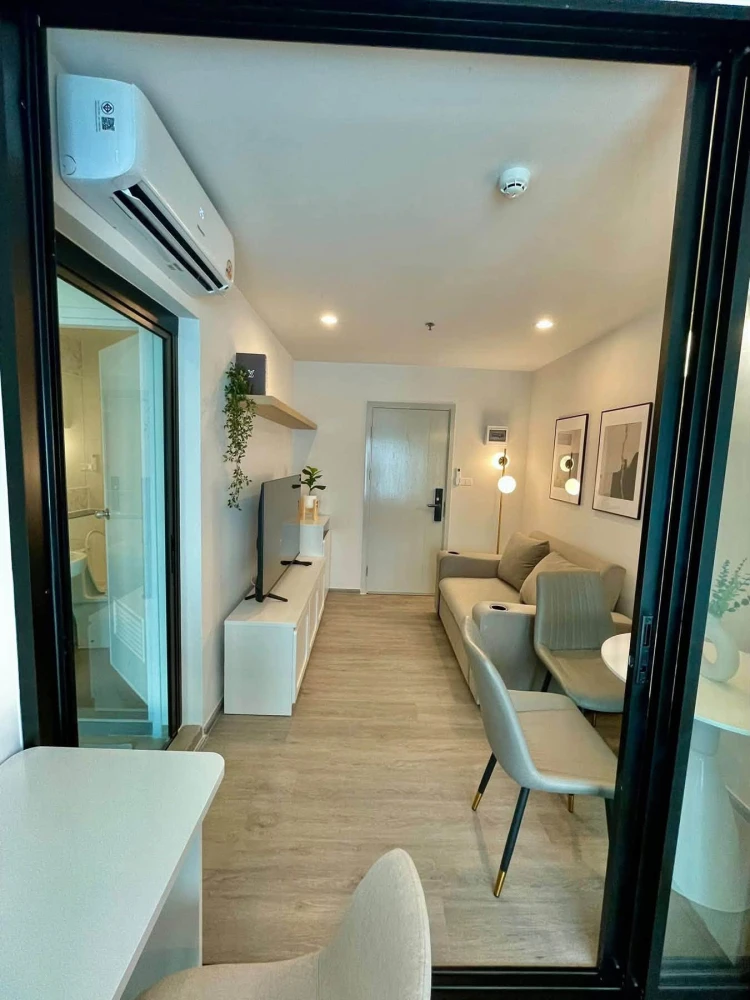 For Rent: Regent Home Wuttakat, 35th floor. A lovely, fully furnished unit. Act fast—book now!