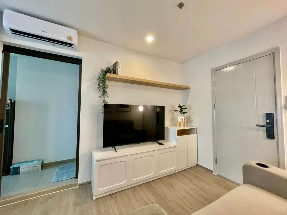 For Rent: Regent Home Wuttakat, 35th floor. A lovely, fully furnished unit. Act fast—book now!