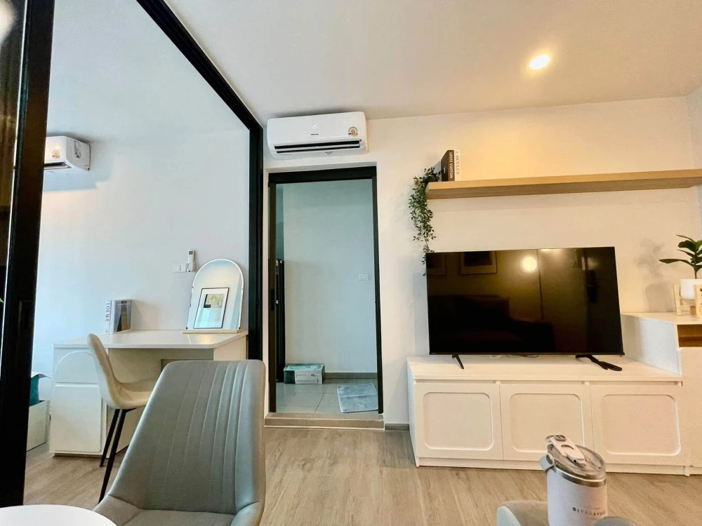 For Rent: Regent Home Wuttakat, 35th floor. A lovely, fully furnished unit. Act fast—book now!