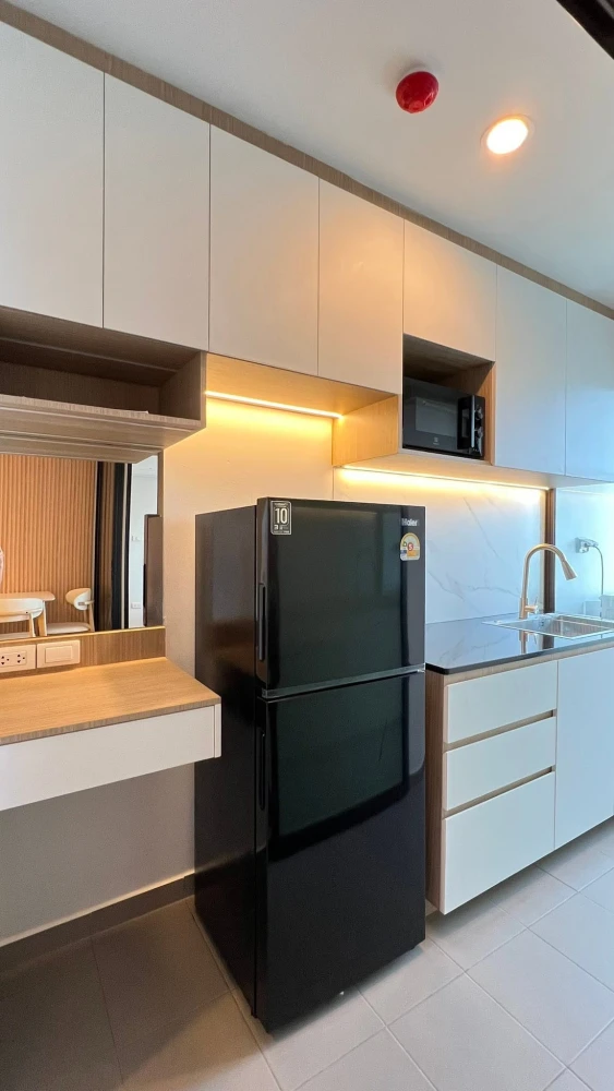 For rent: Regent Home Wuttakat, 35th floor. Beautiful room with complete furnishings. Book now!