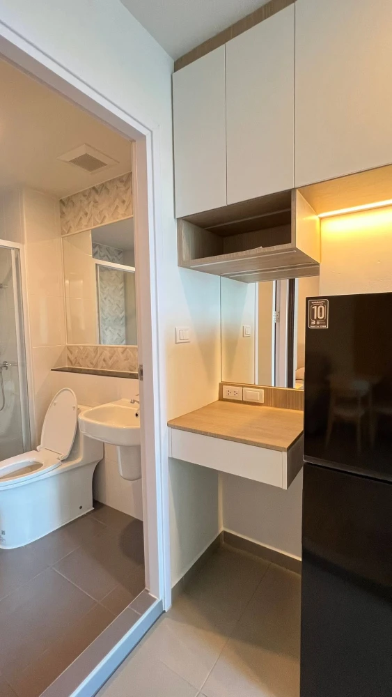 For rent: Regent Home Wuttakat, 35th floor. Beautiful room with complete furnishings. Book now!