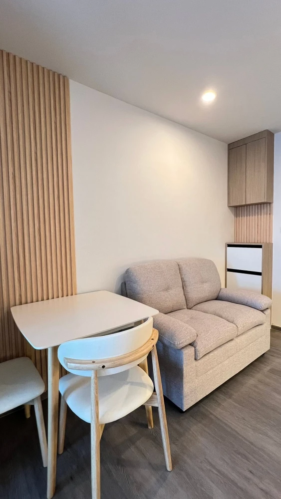 For rent: Regent Home Wuttakat, 35th floor. Beautiful room with complete furnishings. Book now!