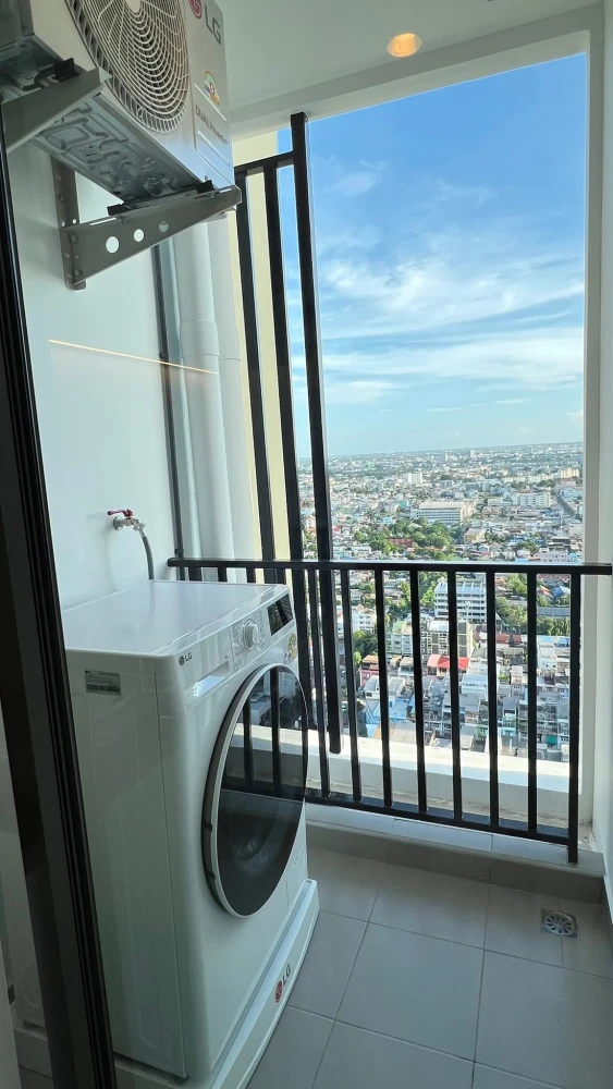 For rent: Regent Home Wuttakat, 35th floor. Beautiful room with complete furnishings. Book now!