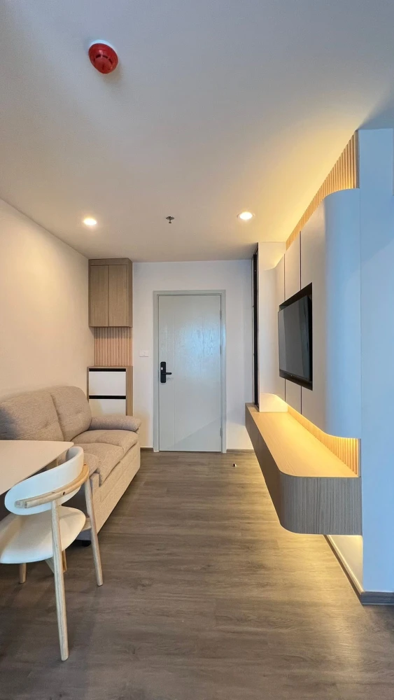For rent: Regent Home Wuttakat, 35th floor. Beautiful room with complete furnishings. Book now!