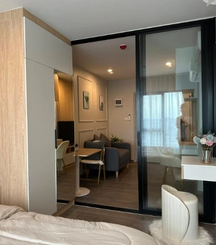 For rent: Regent Home Wuttakat, 9th floor. A lovely, fully furnished unit. Book now!