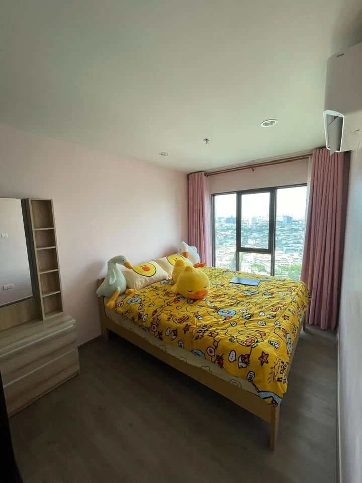 For Rent: Regent Home Wuttakat. Beautiful unit in excellent condition, featuring a bright, soft, and soothing color scheme. Located on a high floor wi