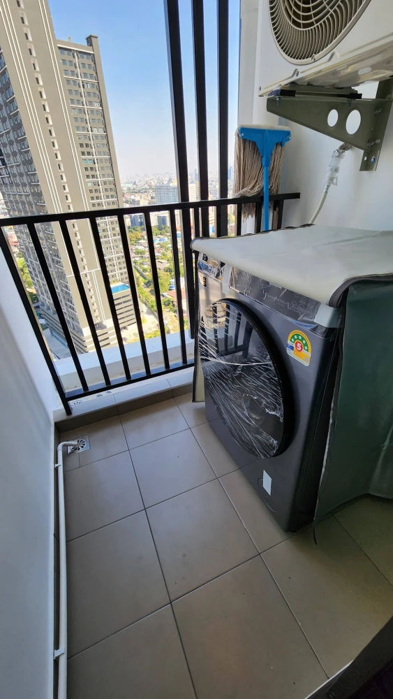 For rent: Regent Home Wuttakat, high floor unit, very livable, fully furnished. Book now!