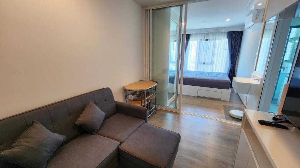 For rent: Regent Home Wuttakat, high floor unit, very livable, fully furnished. Book now!