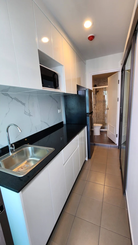 For rent: Regent Home Wuttakat, high floor unit, very livable, fully furnished. Book now!