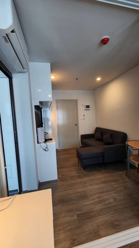 For rent: Regent Home Wuttakat, high floor unit, very livable, fully furnished. Book now!