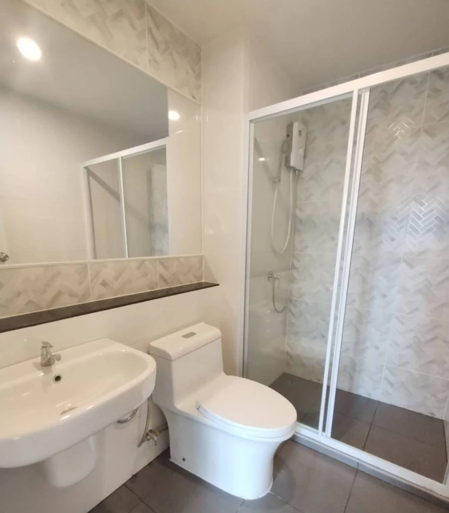 ให้เช่า Regent Home Wuttakat ห้องชั้นสูง เฟอร์พร้อม ราคาดีสบายกระเป๋า จองเลย