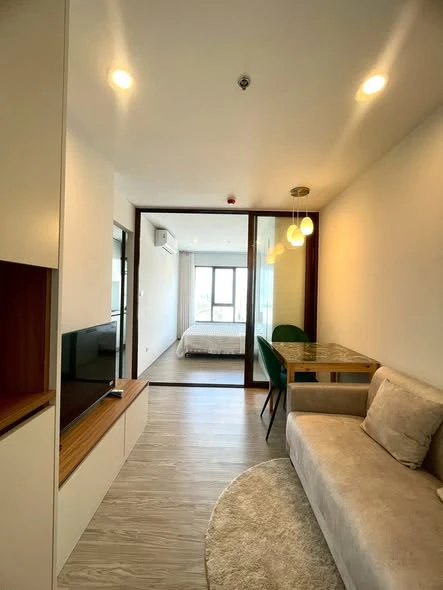 For rent: Regent Home Wuttakat, high floor unit, fully furnished. Book now!