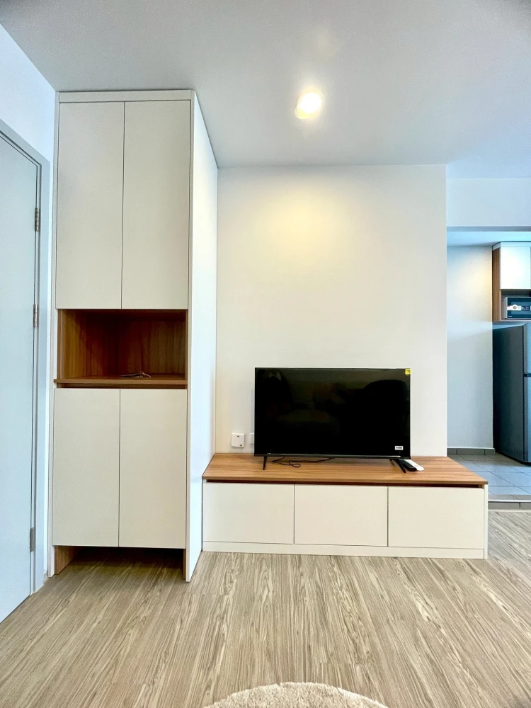 For rent: Regent Home Wuttakat, high floor unit, fully furnished. Book now!