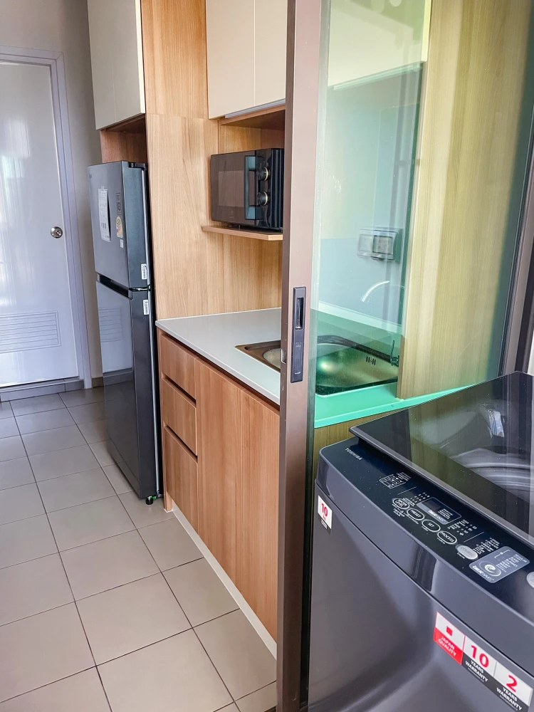 For rent: Regent Home Wuttakat, high floor unit, fully furnished, complete amenities. Book now!