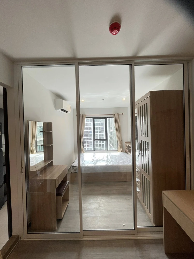 For rent: Regent Home Wuttakat. Nice, minimalist-style room with complete amenities. Book now!