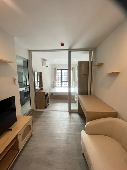 For rent: Regent Home Wuttakat. Nice, minimalist-style room with complete amenities. Book now!