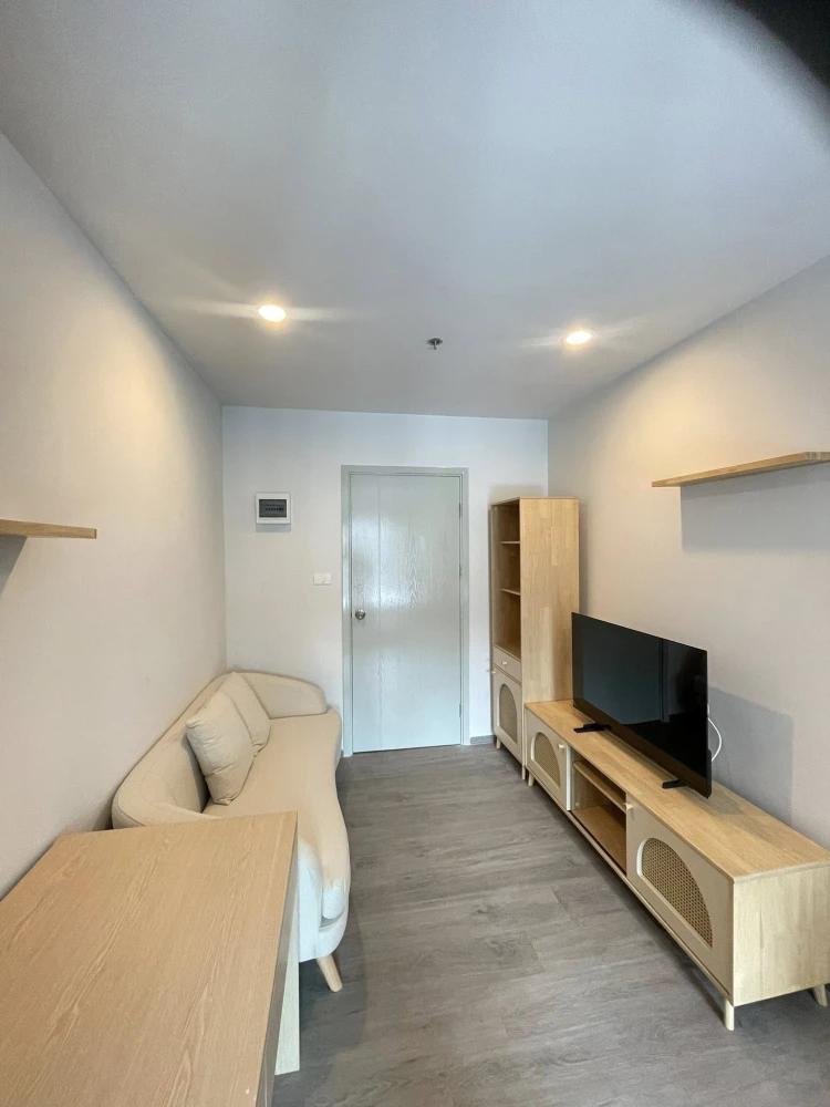 For rent: Regent Home Wuttakat. Nice, minimalist-style room with complete amenities. Book now!