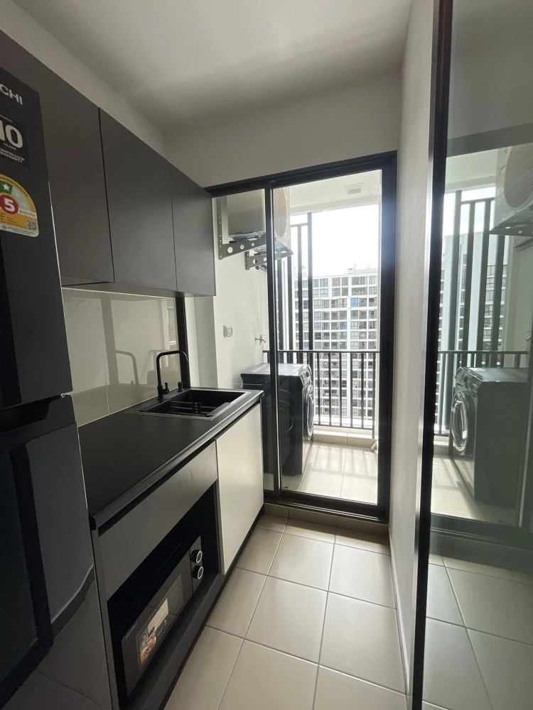 For rent: Regent Home Wuttakat. Nice, minimalist-style room with complete amenities. Book now!
