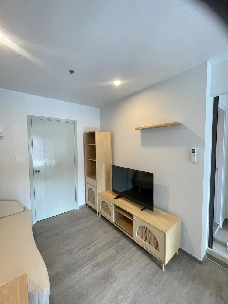 For rent: Regent Home Wuttakat. Nice, minimalist-style room with complete amenities. Book now!