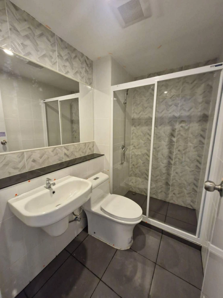 For rent: Regent Home Wuttakat, ready to move in, high floor, fully furnished + complete electrical appliances. Hurry and reserve now, don't miss out!