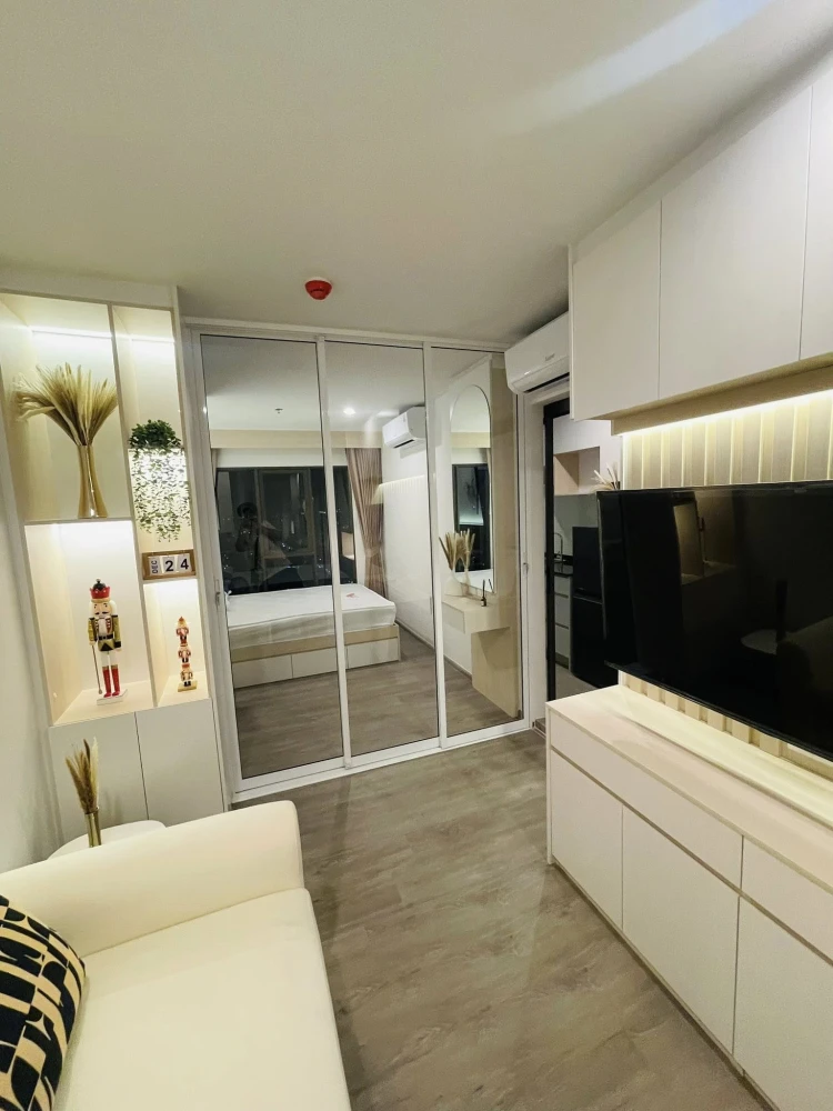 For rent: Regent Home Wuttakat, fully furnished, high-floor unit with excellent built-in furniture and unobstructed views. Book now!