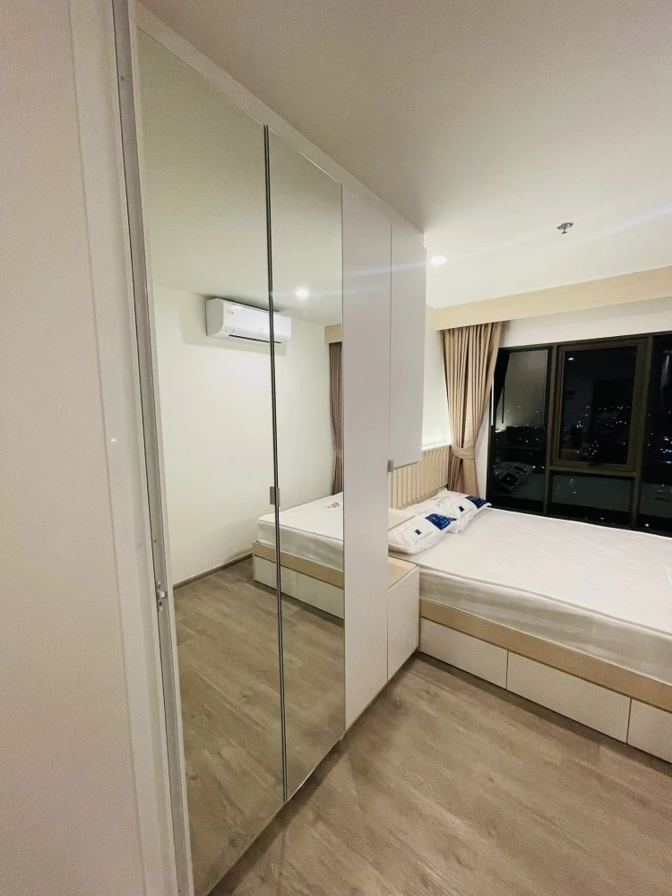 For rent: Regent Home Wuttakat, fully furnished, high-floor unit with excellent built-in furniture and unobstructed views. Book now!