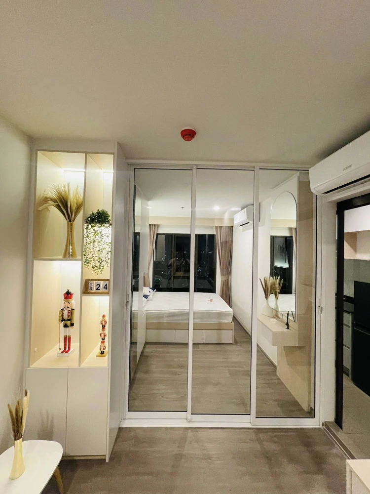 For rent: Regent Home Wuttakat, fully furnished, high-floor unit with excellent built-in furniture and unobstructed views. Book now!