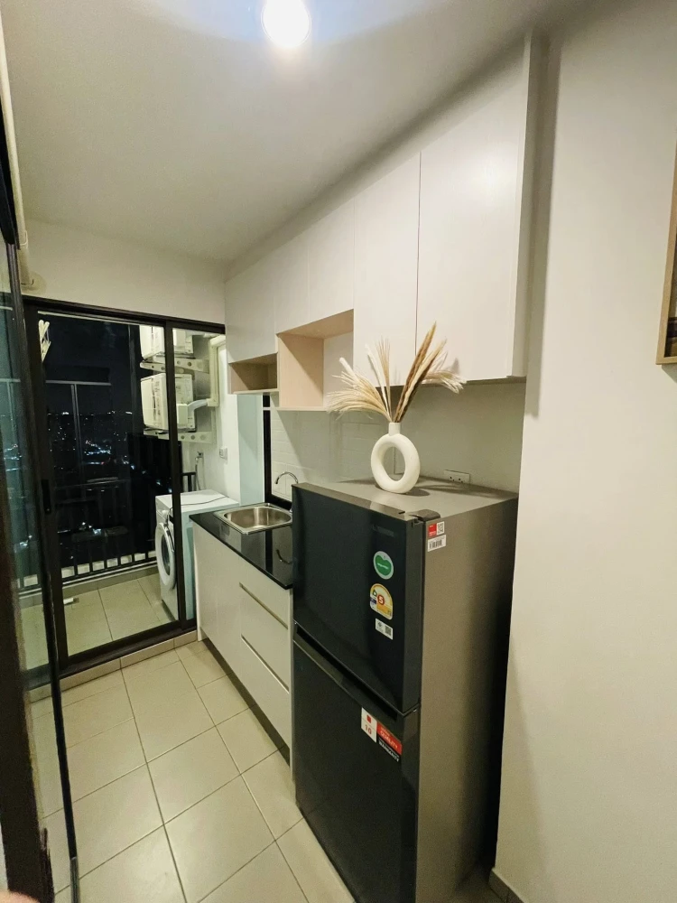 For rent: Regent Home Wuttakat, fully furnished, high-floor unit with excellent built-in furniture and unobstructed views. Book now!