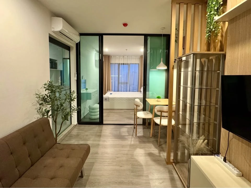 For rent: Regent Home Wuttakat, corner unit offering privacy, coordinated decor, fully furnished. Book now!