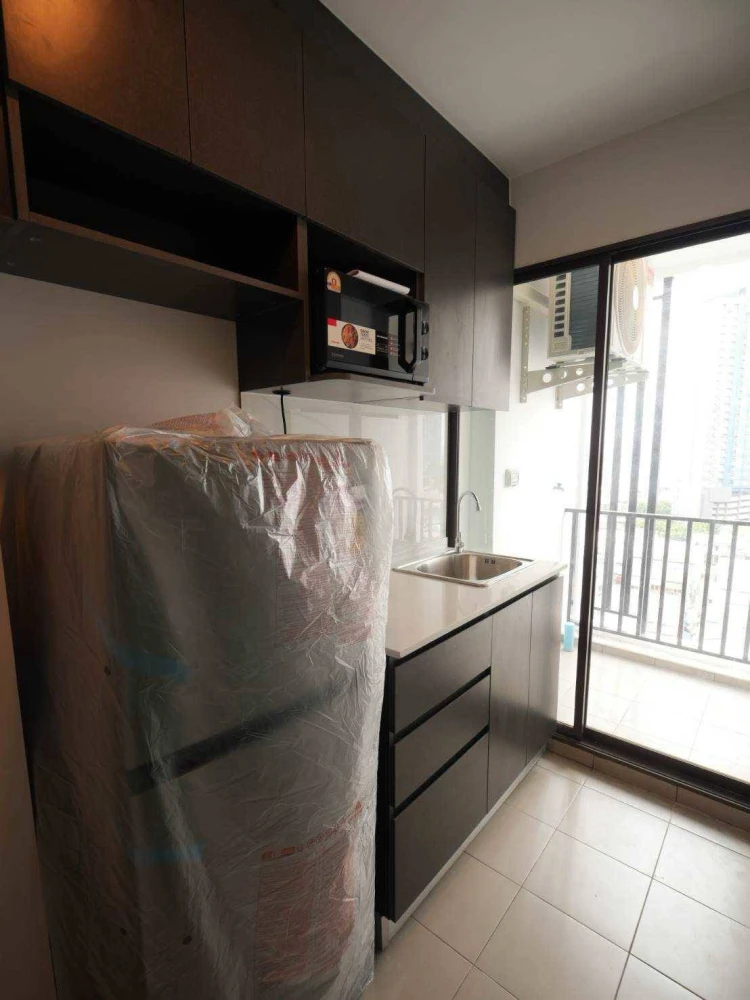 For rent: Regent Home Wuttakat, studio room, fully furnished. Just bring your bags and move in!