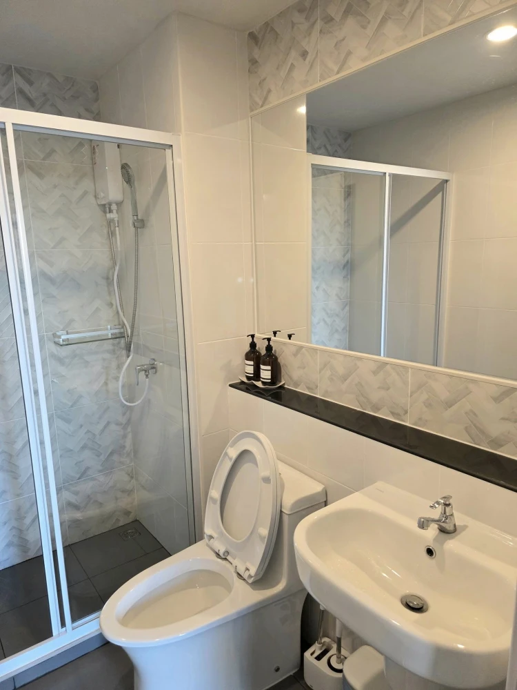 For rent: Regent Home Wuttakat, room on a very high floor, beautiful open view, near the elevator...cool room, not exposed to direct sunlight, reserve