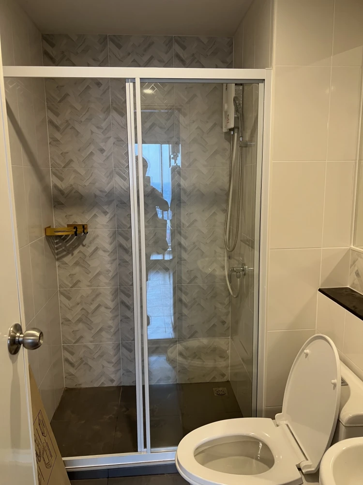 For rent: Regent Home Wuttakat. Nicely decorated room with complete amenities. Amazing price! Book now, don't miss out!