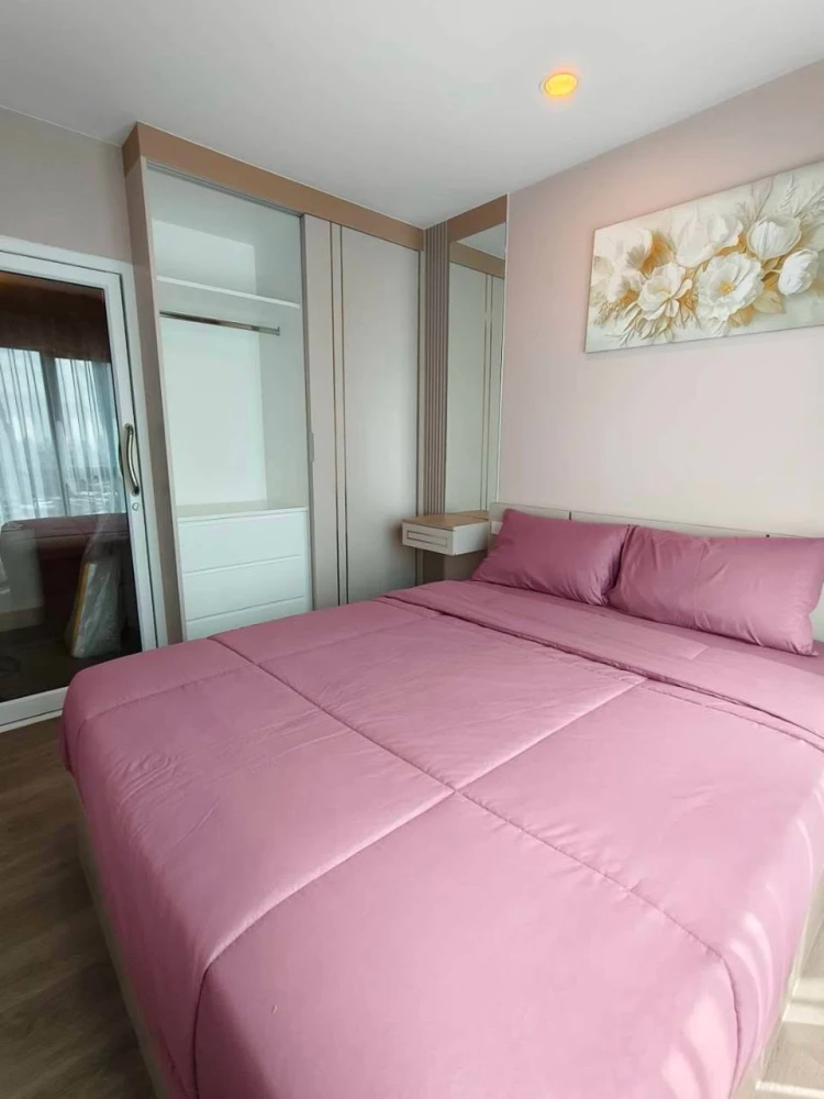 For rent: Regent Home Wuttakat, beautifully decorated room with a coordinated color scheme and high-quality built-in furniture. Book now!