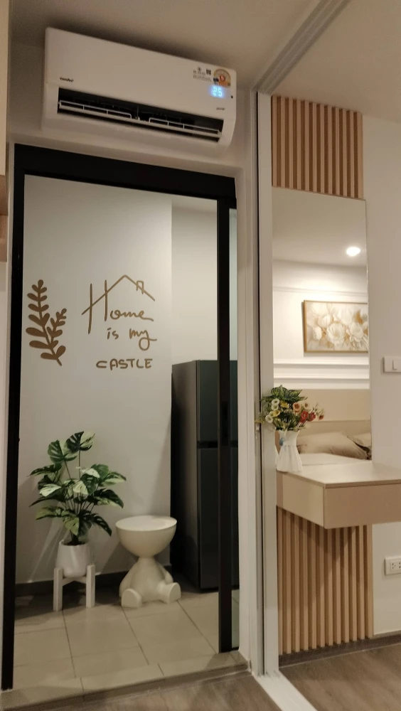 For rent: Regent Home Wuttakat. Beautifully decorated unit with a stunning color scheme and high-quality built-in furniture. Don't miss out!