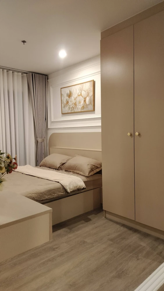 For rent: Regent Home Wuttakat. Beautifully decorated unit with a stunning color scheme and high-quality built-in furniture. Don't miss out!