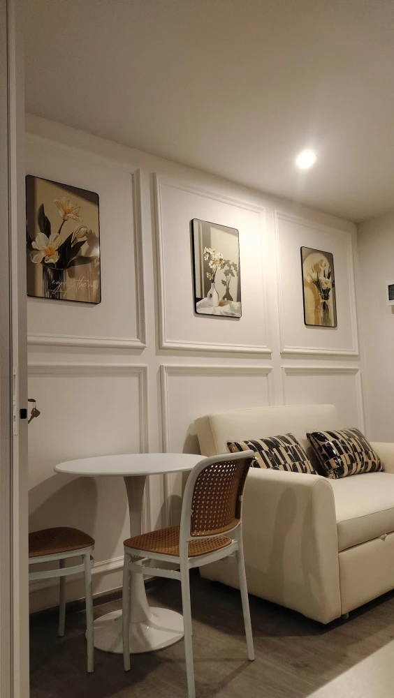 For rent: Regent Home Wuttakat. Beautifully decorated unit with a stunning color scheme and high-quality built-in furniture. Don't miss out!