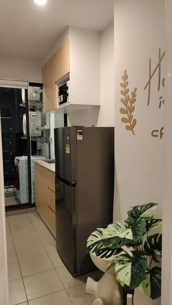 For rent: Regent Home Wuttakat. Beautifully decorated unit with a stunning color scheme and high-quality built-in furniture. Don't miss out!