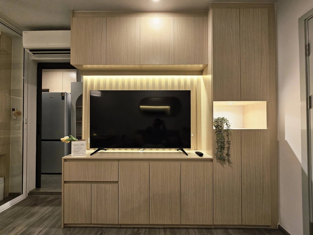For rent: Regent Home Wuttakat. Beautifully decorated minimalist-style room with high-quality built-in furniture and complete amenities. Book now!