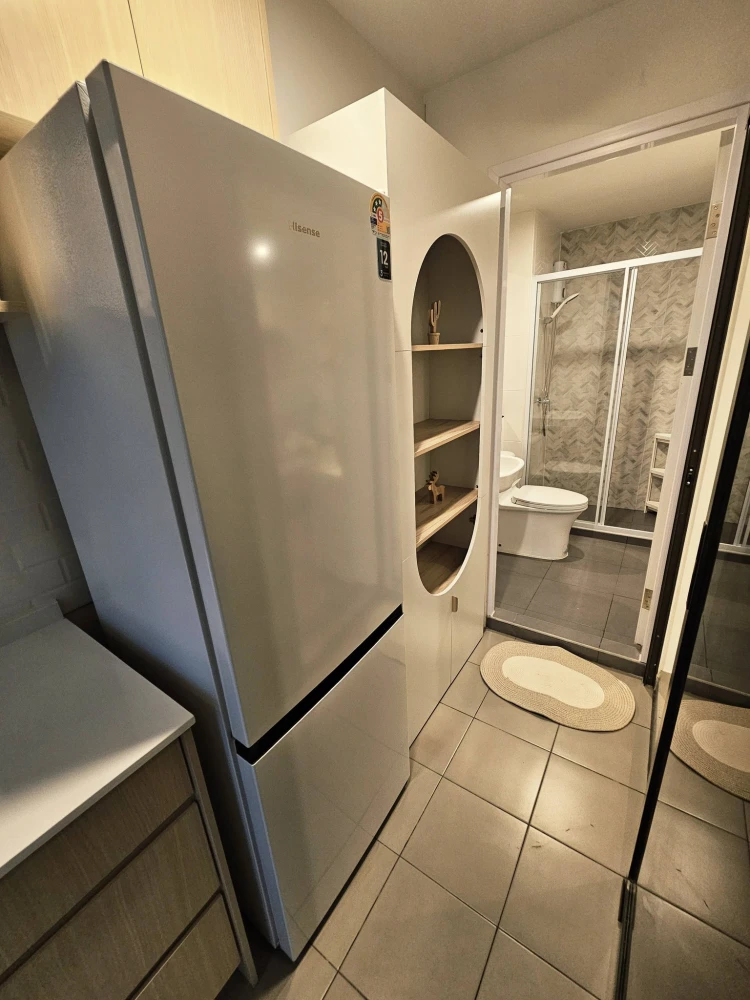For rent: Regent Home Wuttakat. Beautifully decorated minimalist-style room with high-quality built-in furniture and complete amenities. Book now!
