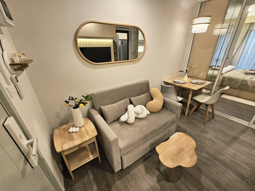 For rent: Regent Home Wuttakat. Beautifully decorated minimalist-style room with high-quality built-in furniture and complete amenities. Book now!